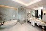 atlantistheroyal-skypoolvillabathroom-getty.-2_edit