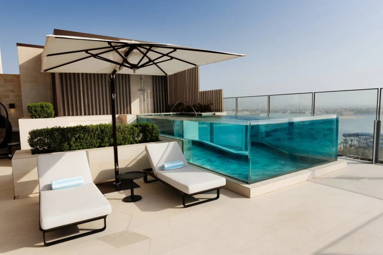 atlantistheroyal-skypoolvillainfinitypool-getty.-2_edit