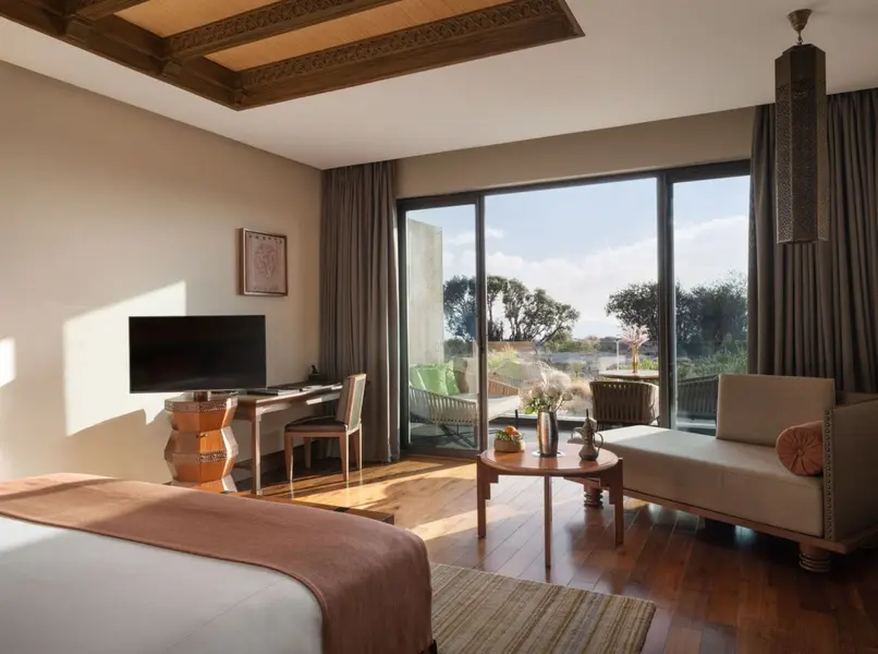 Anantara_Al_Jabal_Al_Akhdar_Resort_Guest_room_Premier_Canyon_View_Room_Bedroom1