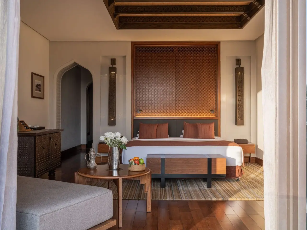 Anantara_Al_Jabal_Al_Akhdar_Resort_Guest_room_Premier_Canyon_View_Room_Bedroom