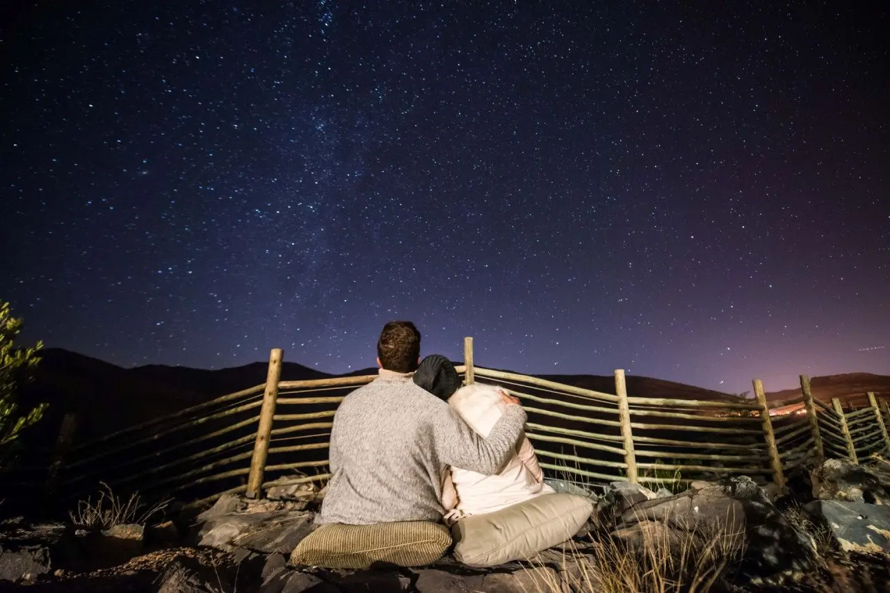 small_Alila-Jabal-Akhdar-Alila-Experience-Stargazing-Couple