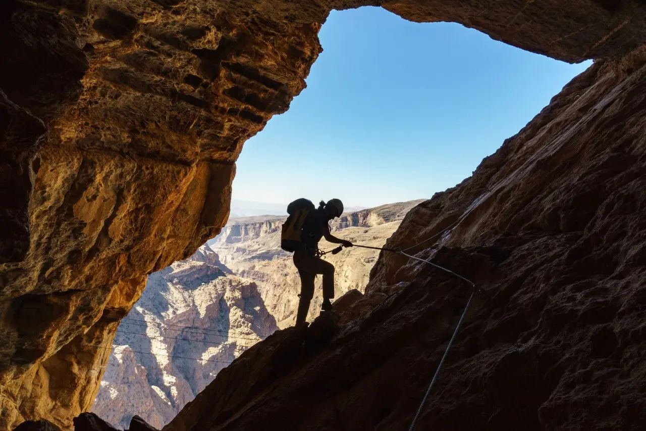 small_Alila-Jabal-Akhdar-The-Alila-Experience-Via-Ferrata-Cave-Experience-02