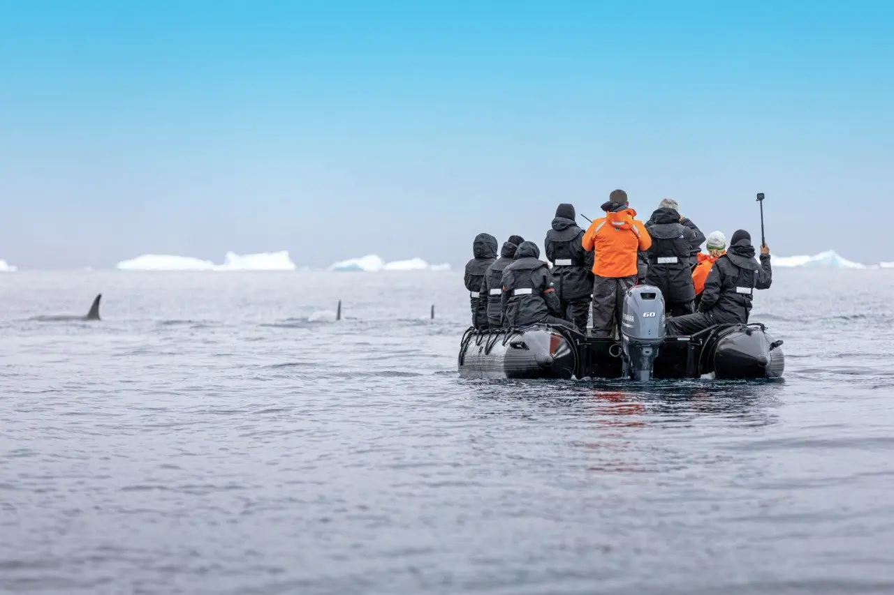 Kopie-Scenic-Eclipse-Antarctica-Whilhelmina-Bay_Roger-Pimenta-10