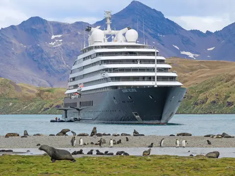 Kopie-Scenic-Eclipse-Antarctica-Stromness_Antony-Gilbert-1