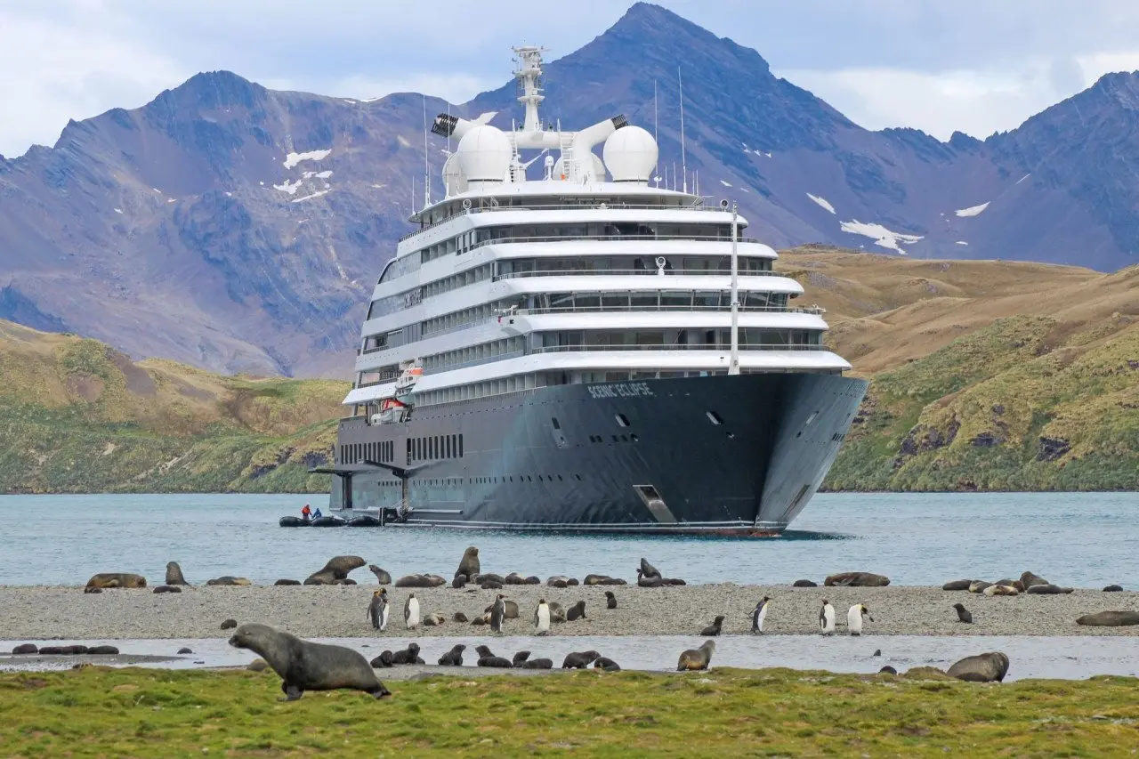 Kopie-Scenic-Eclipse-Antarctica-Stromness_Antony-Gilbert-1