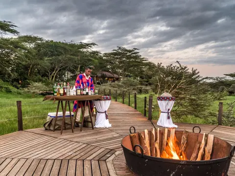 Sun-Downer-Cocktails-on-Hatari-Walkway_small