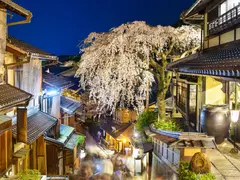 small_Higashiyama-by-night_Exo_21.7.23