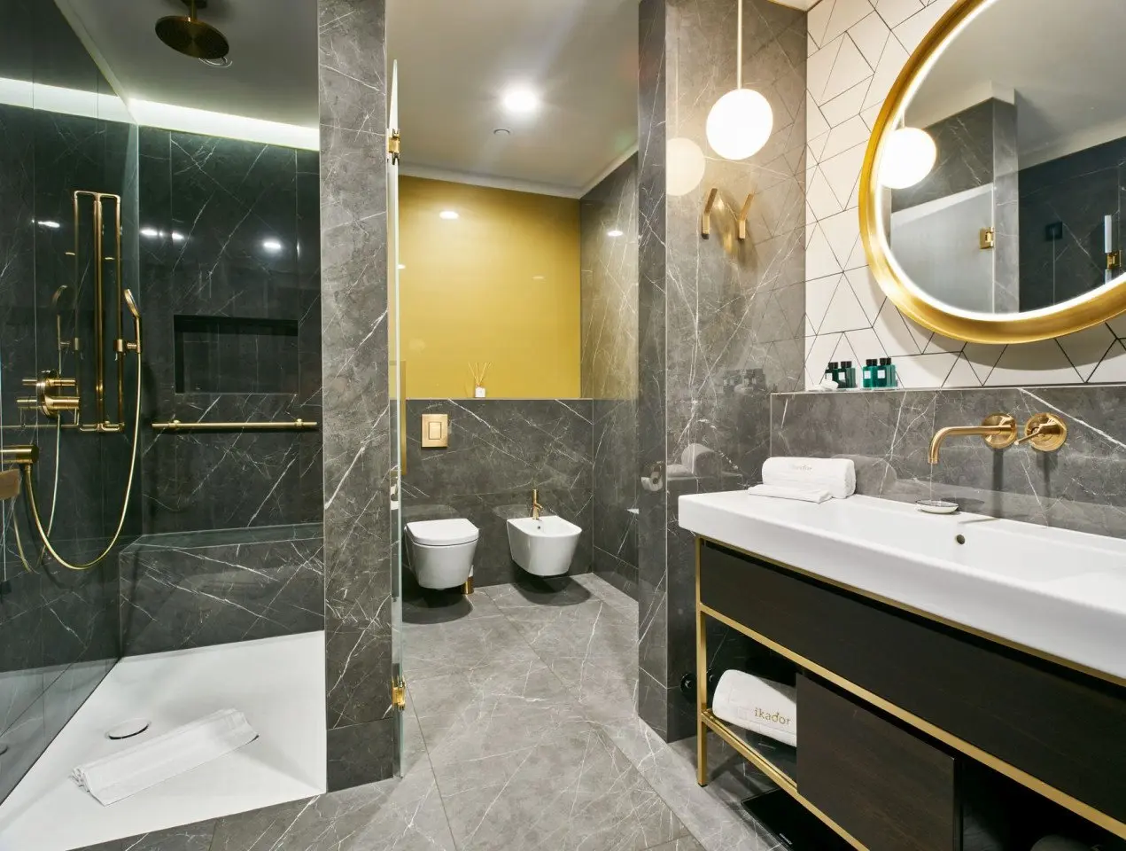 Executive suite_bathroom (1)