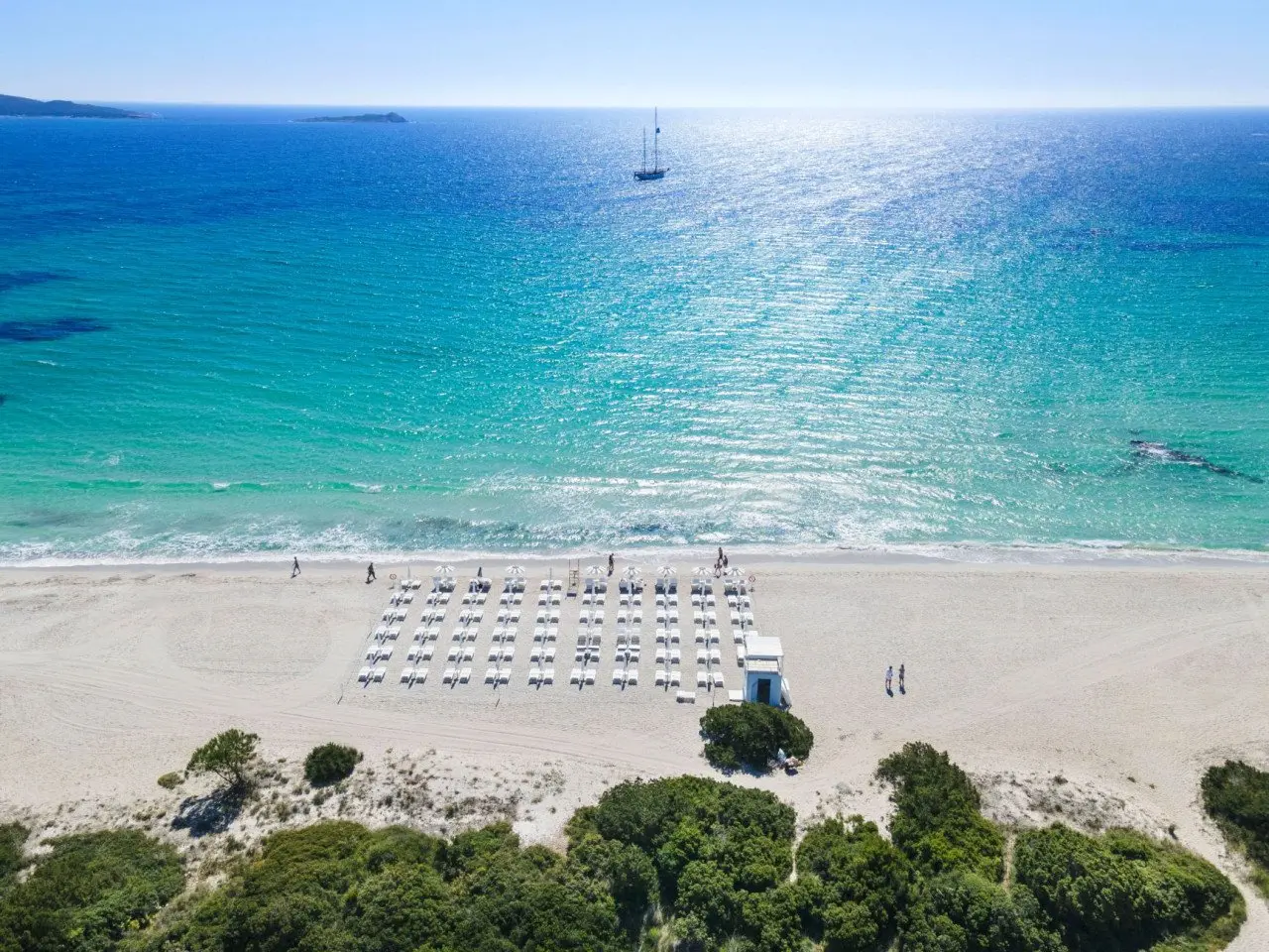 Baglioni_Resort_Sardinia_beach_03