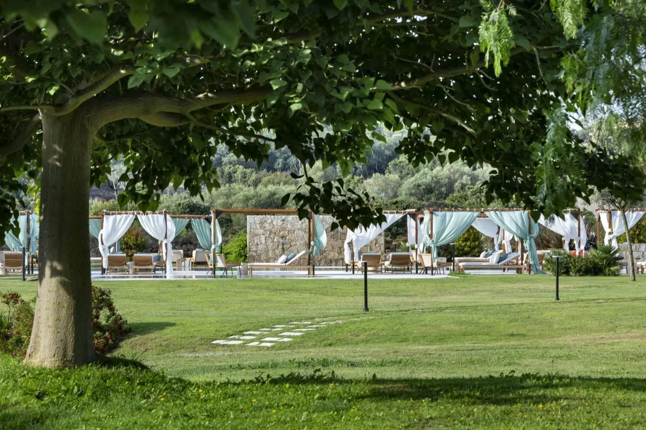 Baglioni_Resort_Sardinia_Pool_Garden