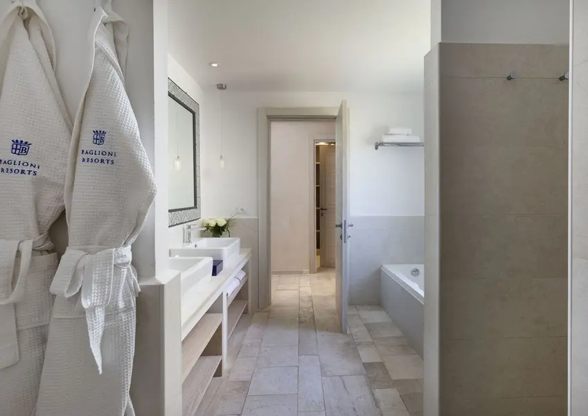 Baglioni_Resort_Sardinia_Garden_Family_Suite_Bathroom