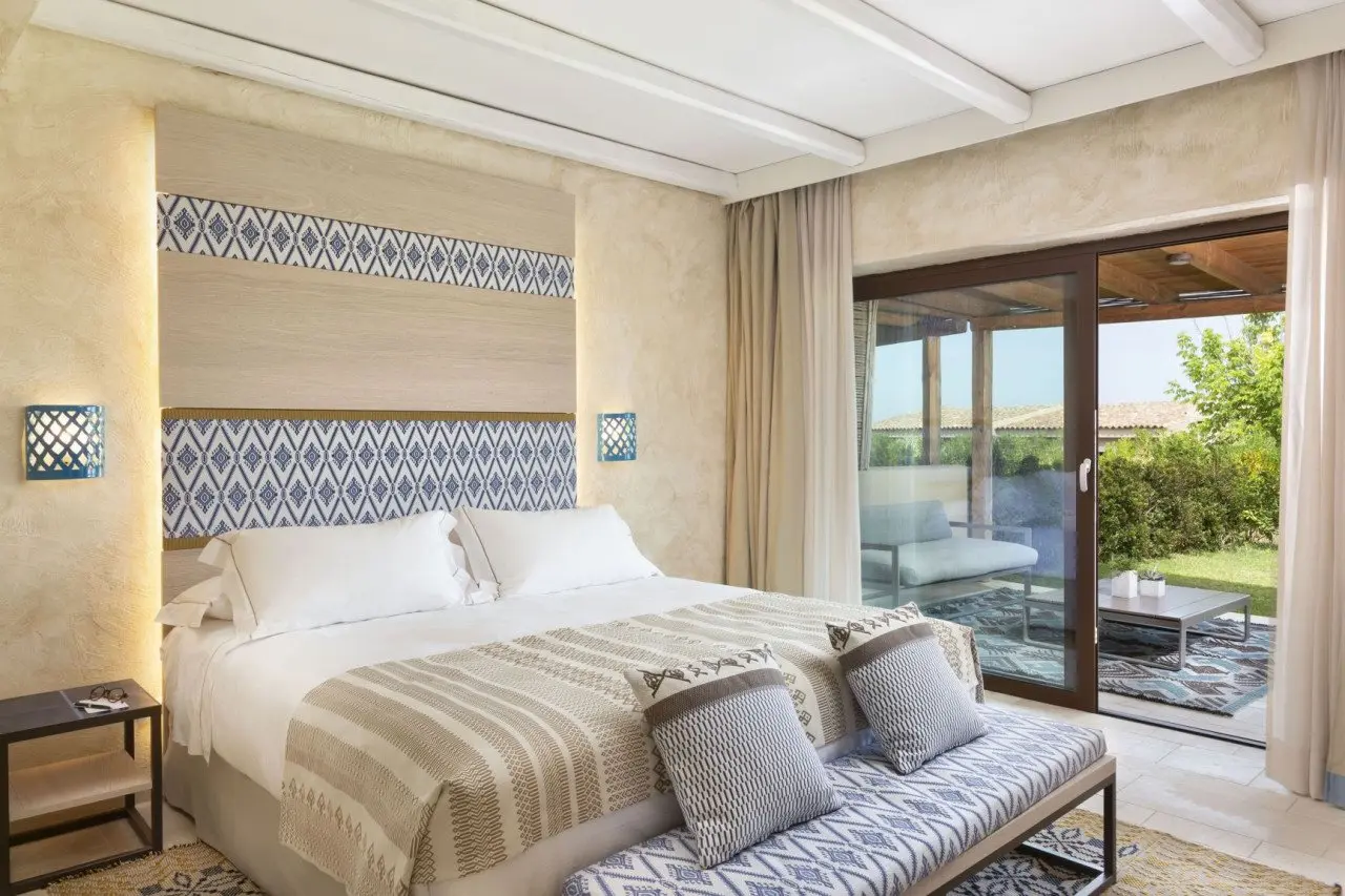 Baglioni_Resort_Sardinia_Rooftop_Terrace_Suite_Bedroom1