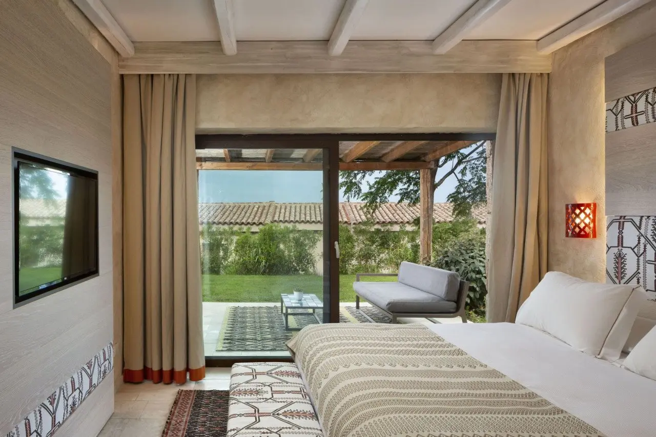 Baglioni_Resort_Sardinia_San_Pietro_Suite_Bedroom_1