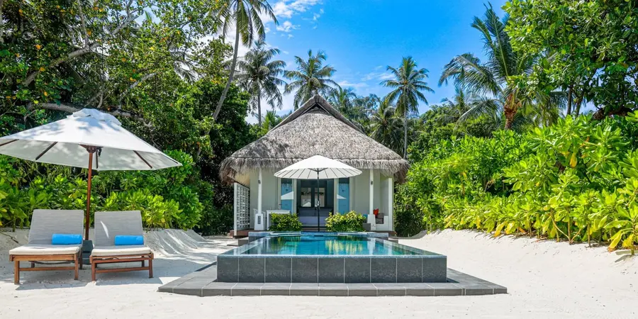 romantic beach pool villa  (3)