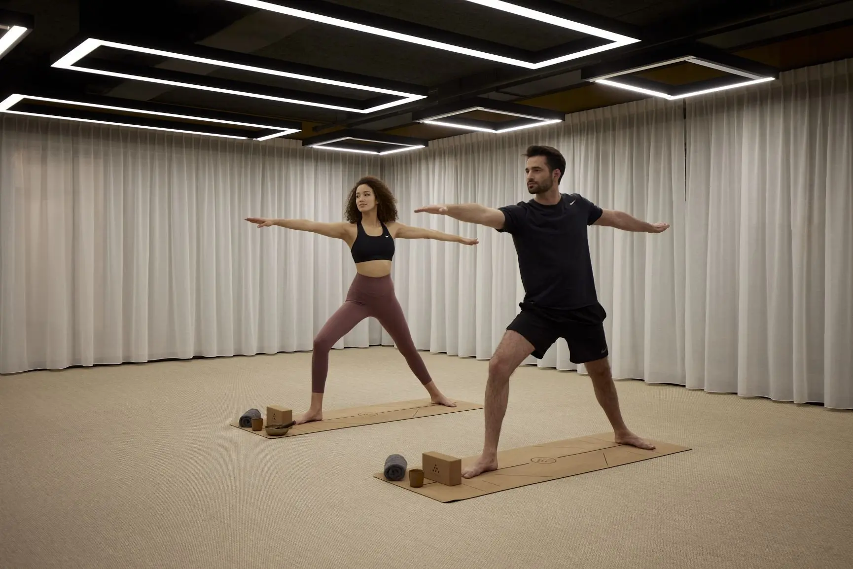 Six Senses Crans-Montana Yoga Class Lifestyle ©Six Senses Hotels Resorts & Spas