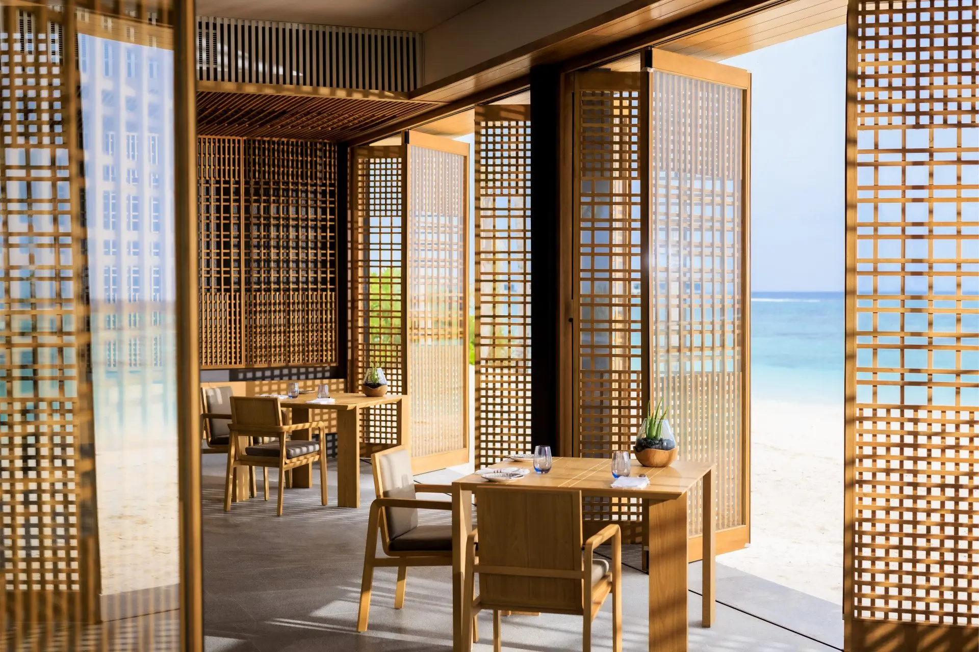 Alila Kothaifaru Maldives - Seasalt Restaurant Mood Shot