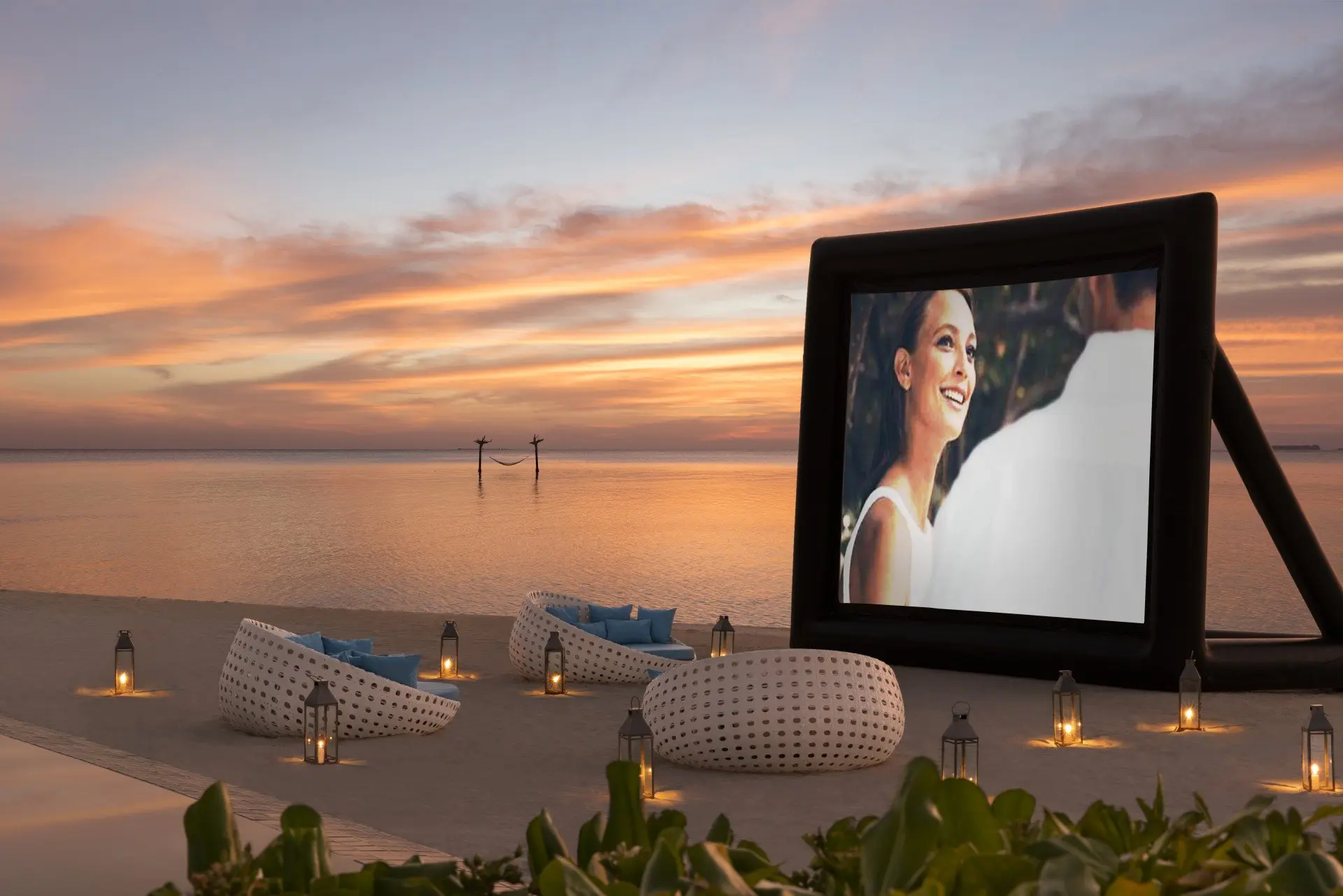 Anantara_Dhigu_Maldives_Resort_Recreation_Facility_Outdoor_Cinema