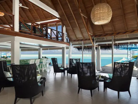 Anantara_Dhigu_Maldives_Resort_Restaurant_Aqua_Indoor_Dining