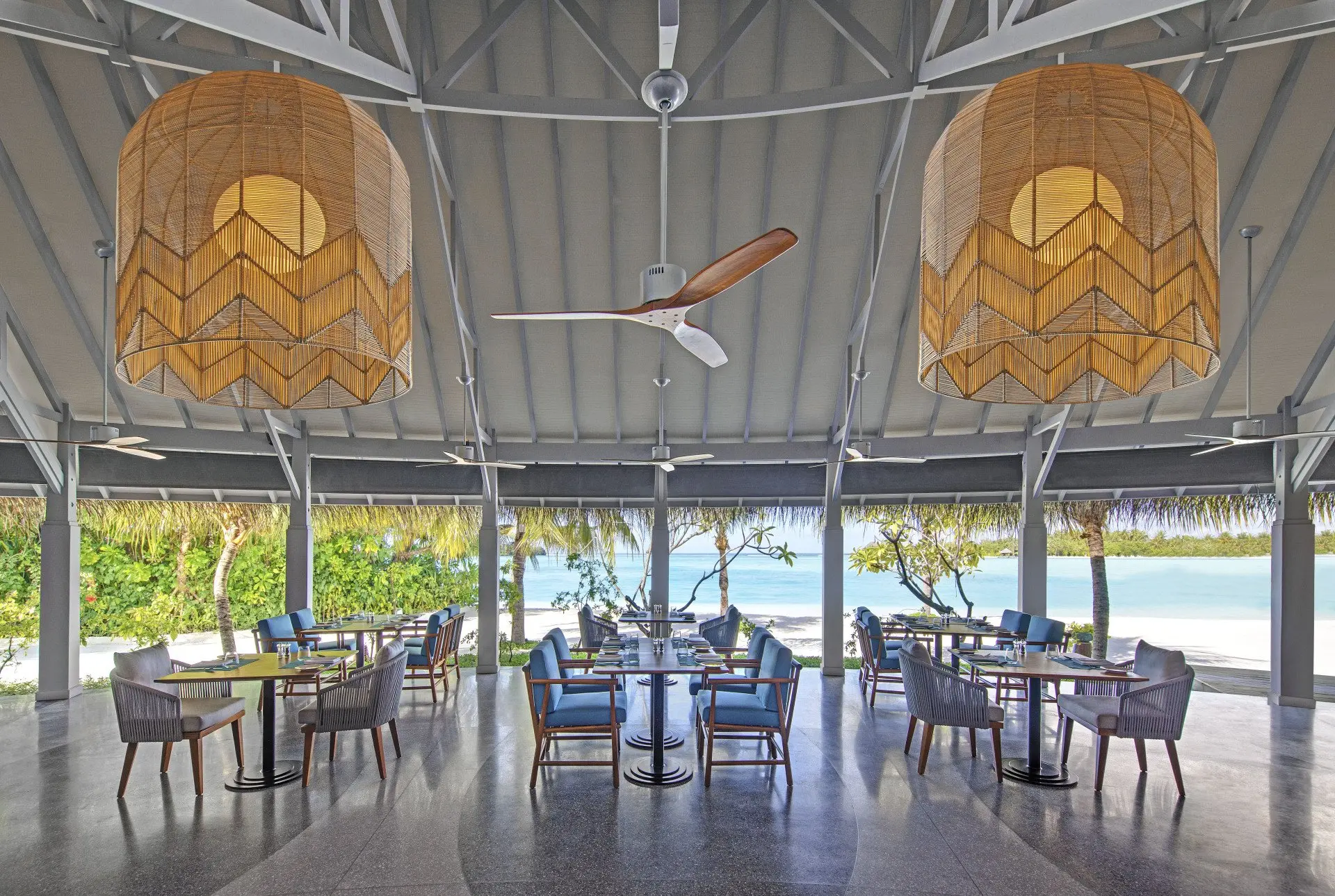 Anantara_Dhigu_Maldives_Resort_Restaurant_Fushi_Cafe(4)