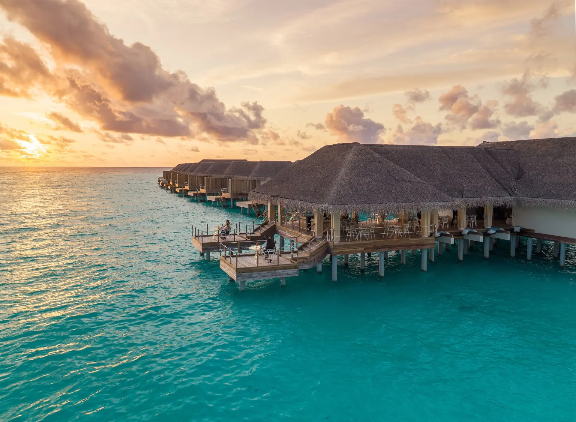 Baglioni_Resort_Maldives_Umami_Exterior_Sunset