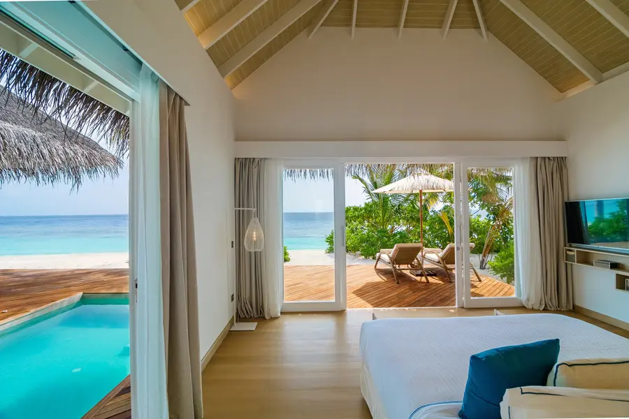 Baglioni_Resort_Maldives_Pool_Suite_Beach_Villa_bedroom_04