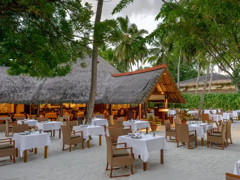 Banyan Tree Vabbinfaru Ilafathi Restaurant Outdoor dining