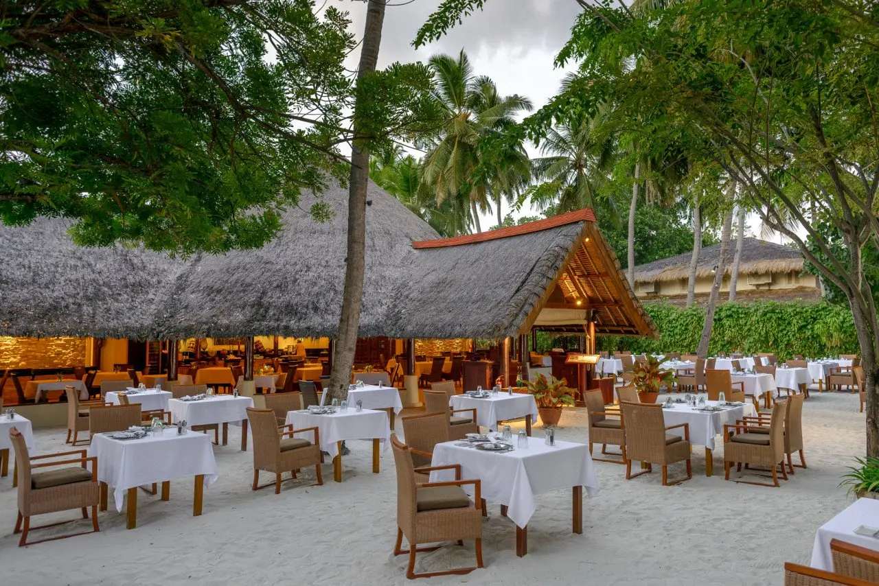 Banyan Tree Vabbinfaru Ilafathi Restaurant Outdoor dining