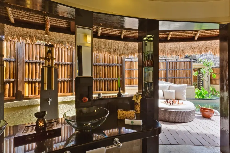 Banyan Tree Vabbinfaru Villa Bathroom_edit