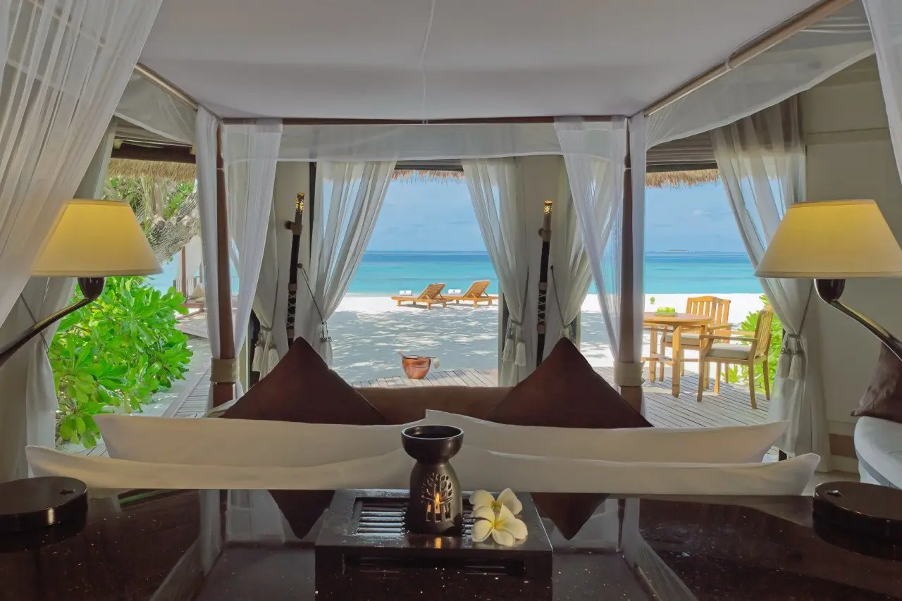 Banyan Tree Vabbinfaru Beachfront Pool Villa King Bed_edit