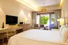 Lily_Beach_Beach_Suite_Jacuzzi_Bedroom