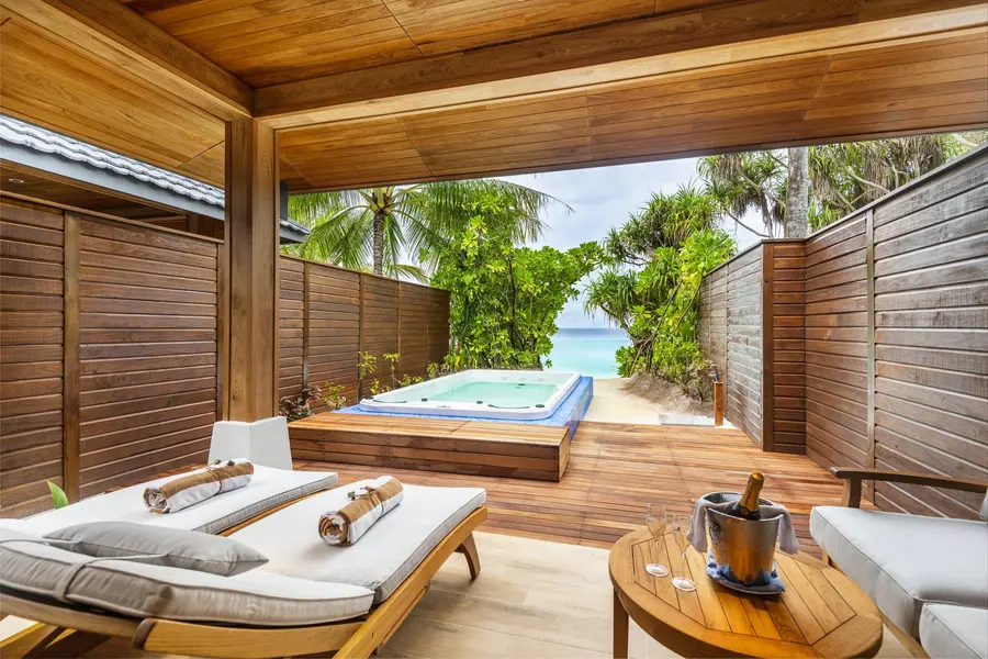 Lily_Beach_Beach_Suite_Jacuzzi_deck