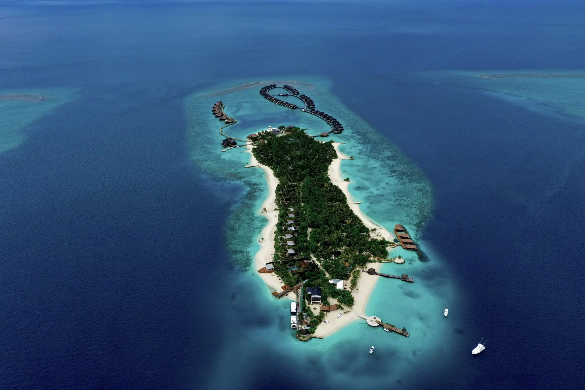 OZEN RESERVE BOLIFUSHI - Island Aerial 1