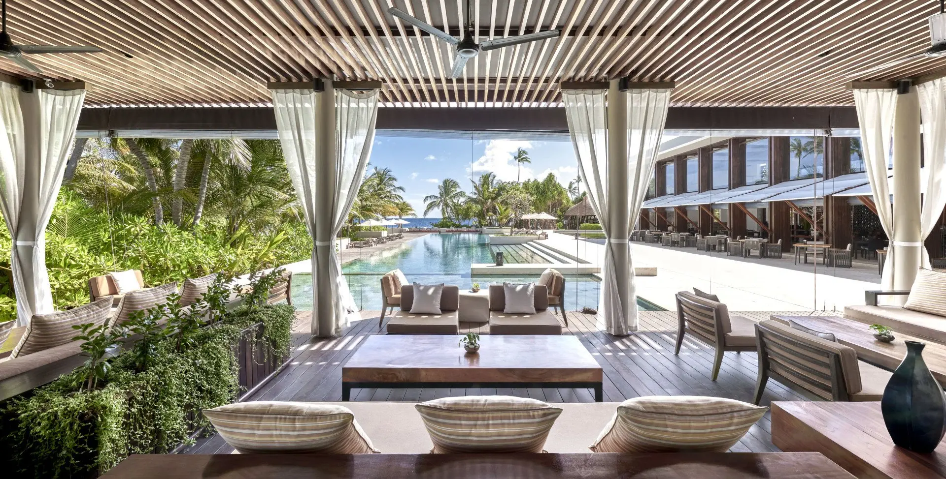 Park Hyatt Maldives - The Bar - Interior