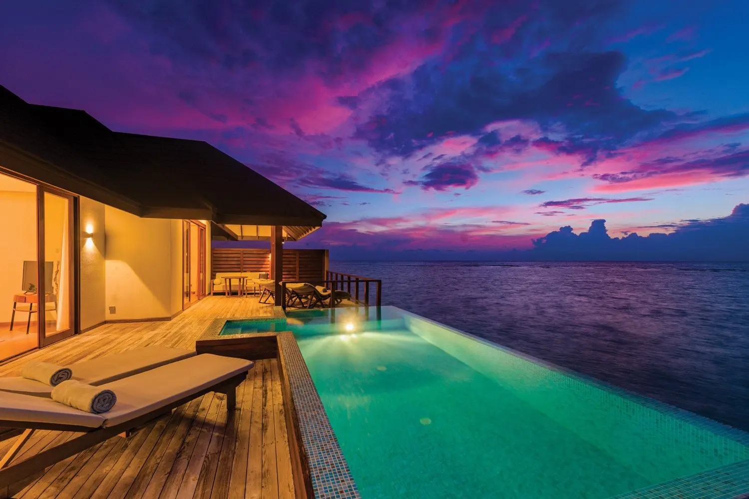 VARU-BY-ATMOSPHERE-VILLAS-WATER-SUITE-SUNSET-VIEW