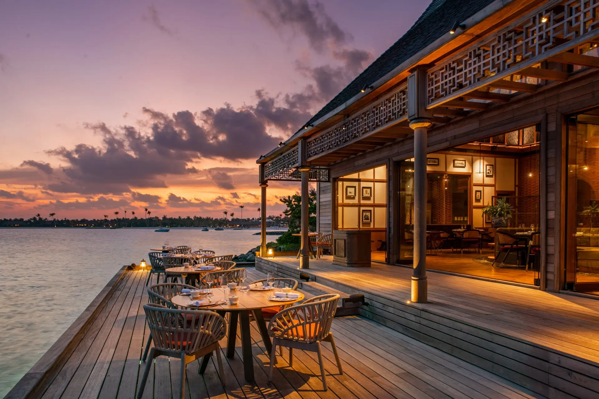 Waldorf_Astoria_Maldives_Ithaafushi_OverWater_Deck