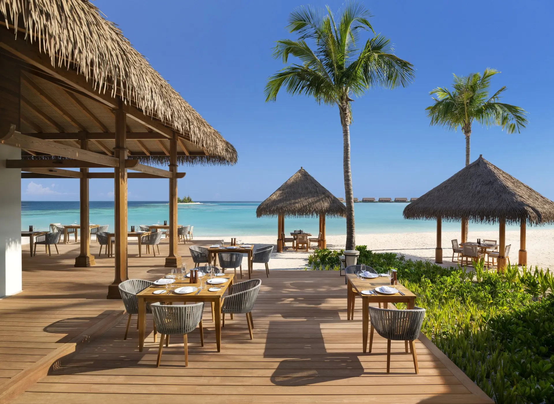 Waldorf Astoria Maldives_Tasting Table_Deck