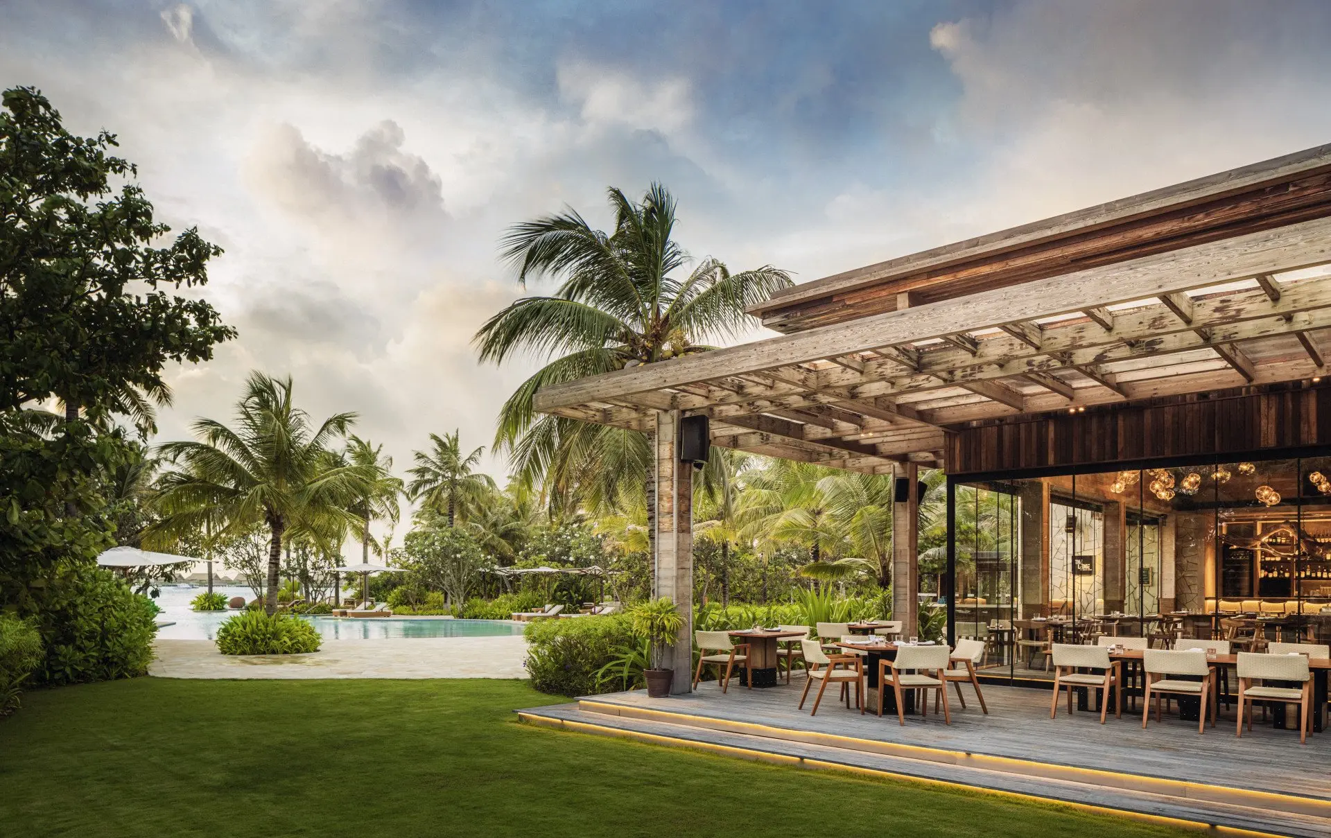 Waldorf Astoria Maldives_The Ledge_Exterior_Pool View