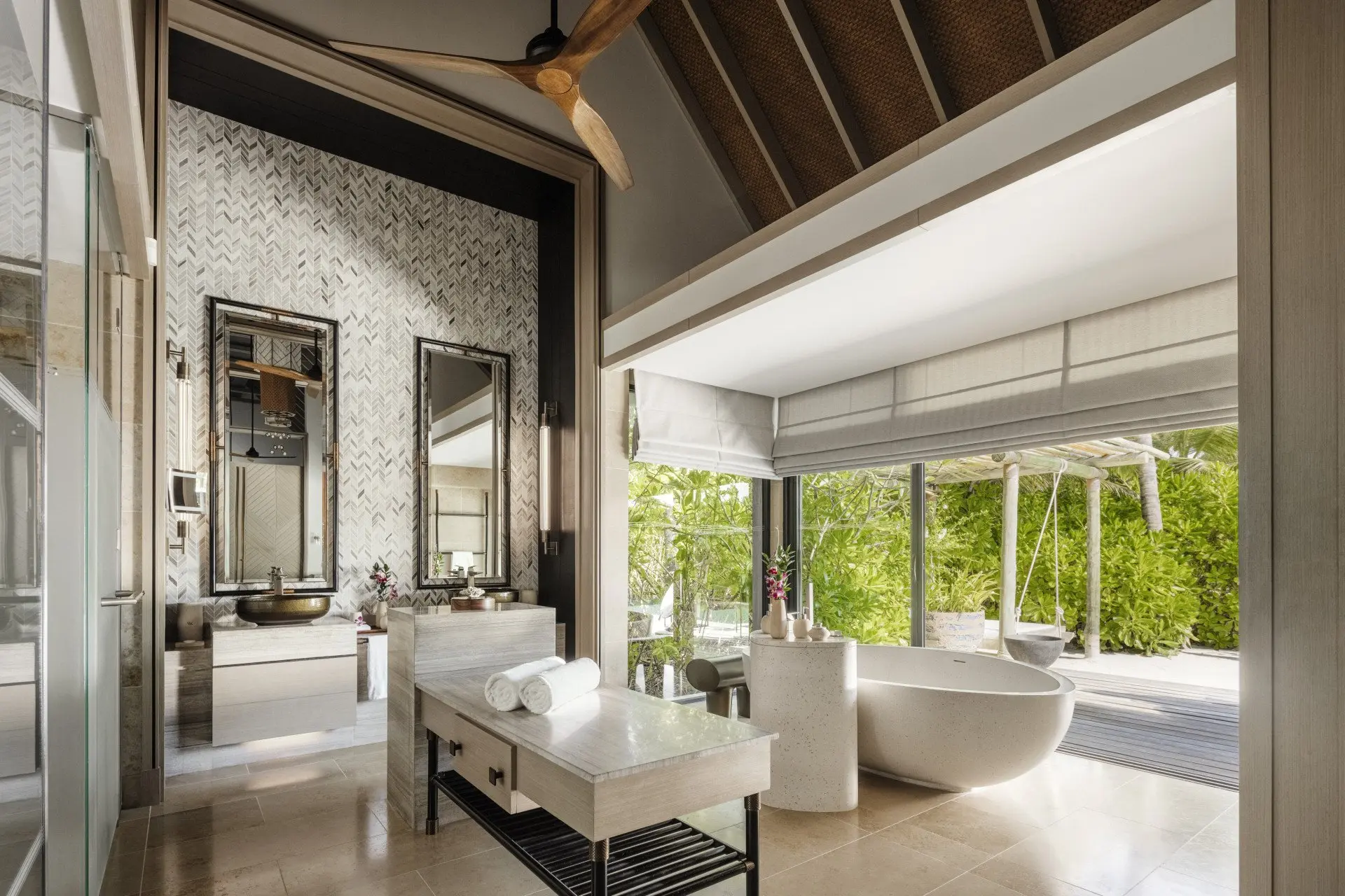 3. King Beach Villa_Bathroom