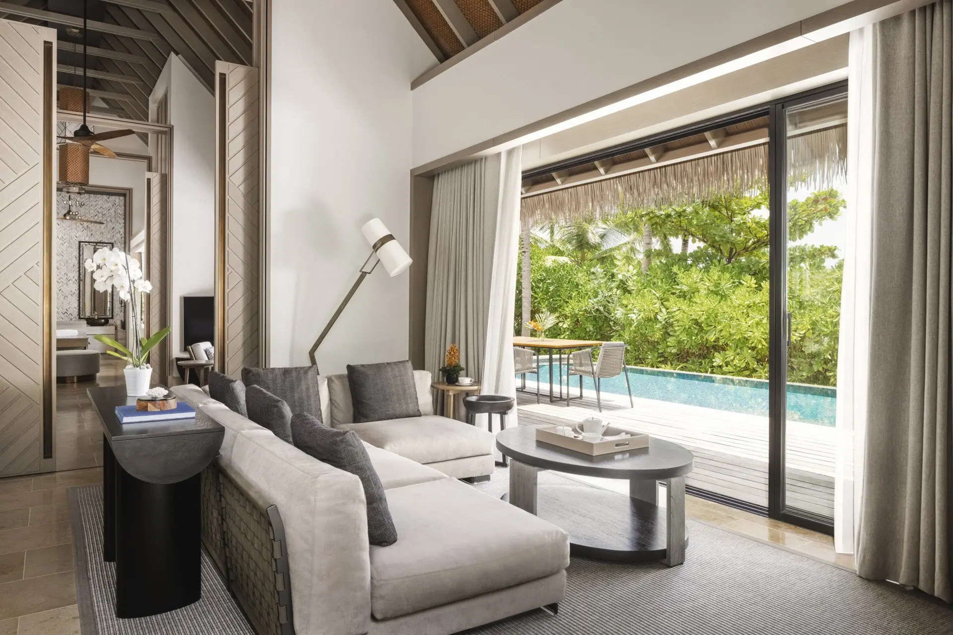 6. King Grand beach Villa_Living Room