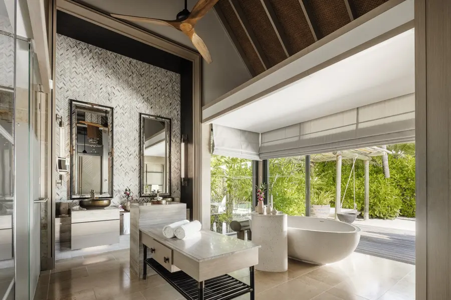 2. King Grand Beach Villa_Bathroom