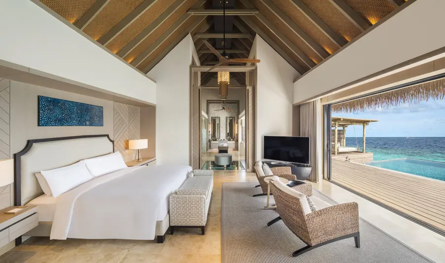 4. King Grand Overwater Villa_Bedroom