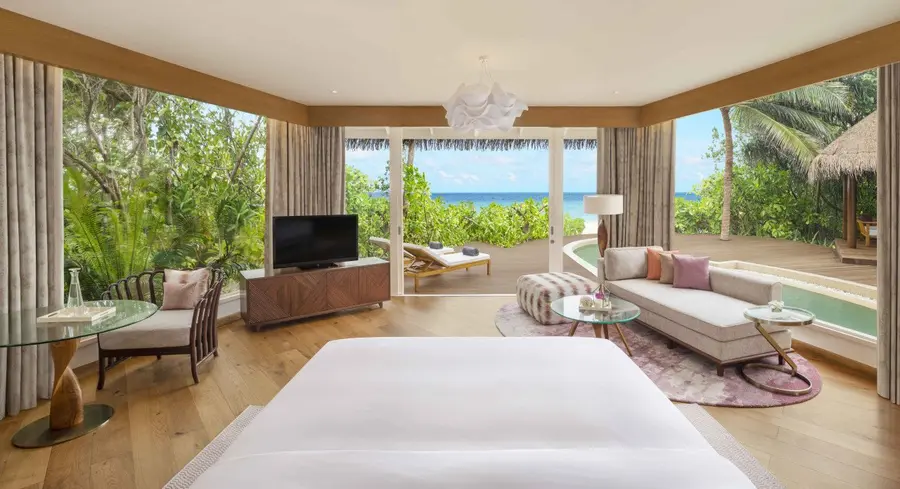 Duplex Beach Pool Villa - Bedroom In-Out Shot