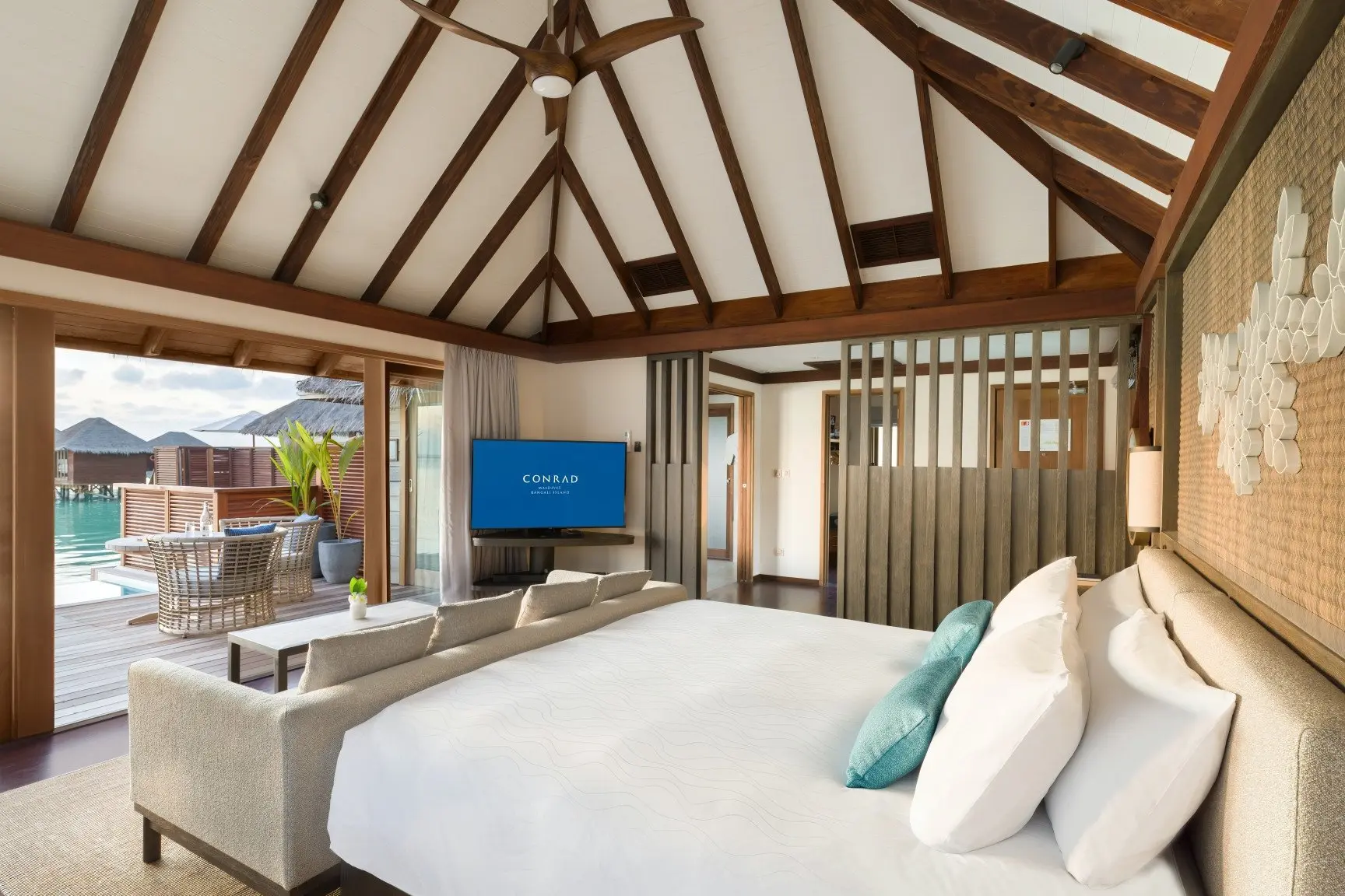 03_Superior-Water-Villa-with-Pool-Bedroom_edit