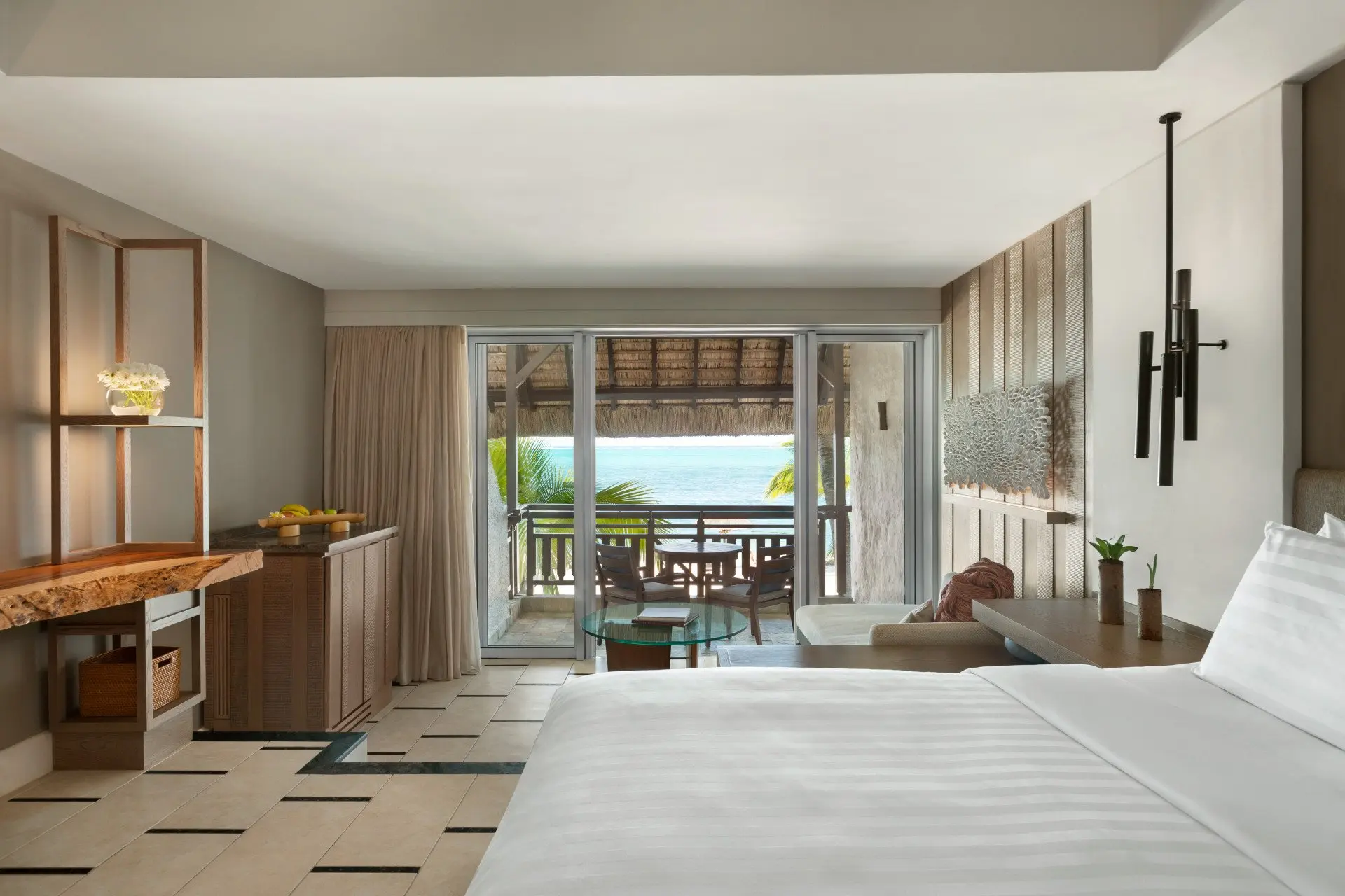 Mauritius-SLTR_Coral Deluxe Room Ocean View_King_Bedroom
