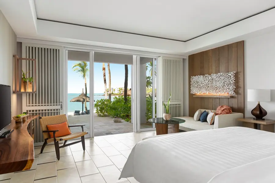 Mauritius-SLTR_Hibiscus Junior Suite Beach Access_King Bedroom