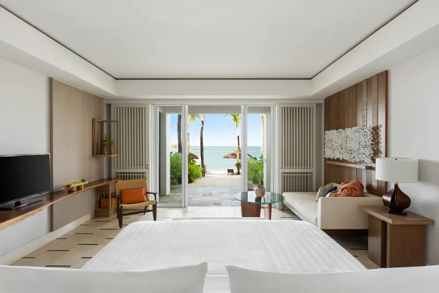 Mauritius-SLTR_Hibiscus Junior Suite Beach Access_King Bedroom (2)