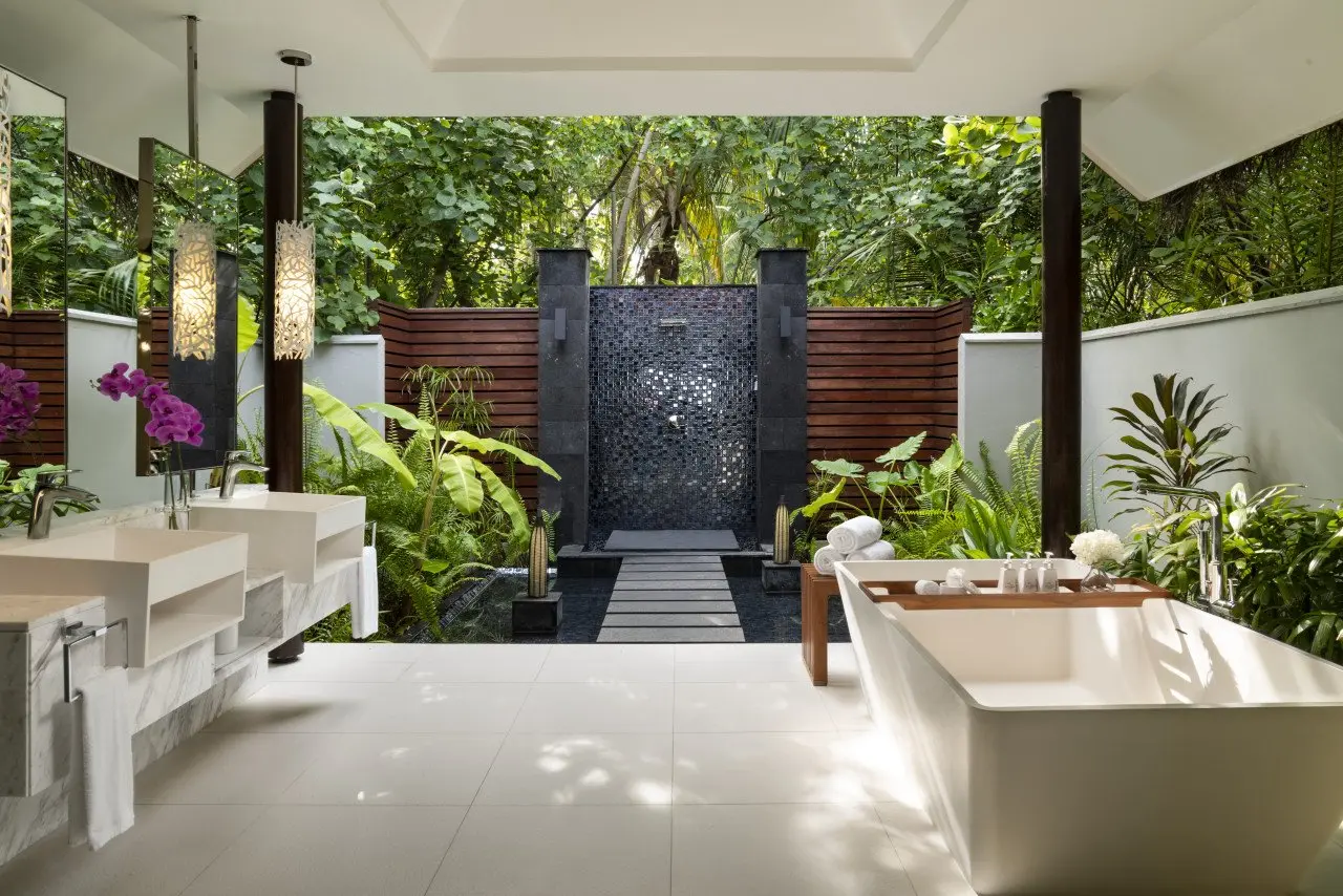 Deluxe_Family_Beach_Pool_Villa_Bathroom_Day