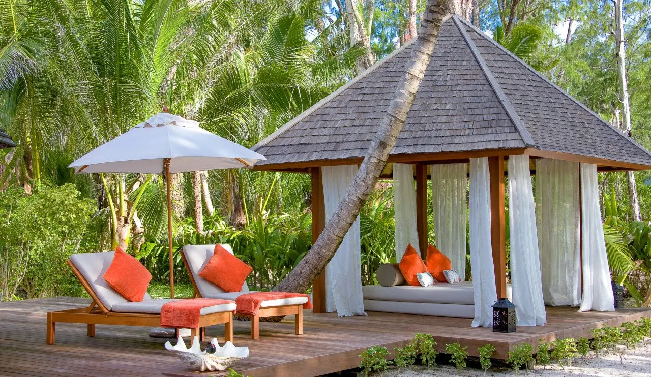 Denis-Private-Island_Rooms_Spa-Cottage-Gazebo