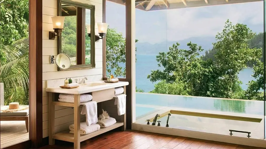 FOU-50-00X-BT02H-Ocean View Bathroom