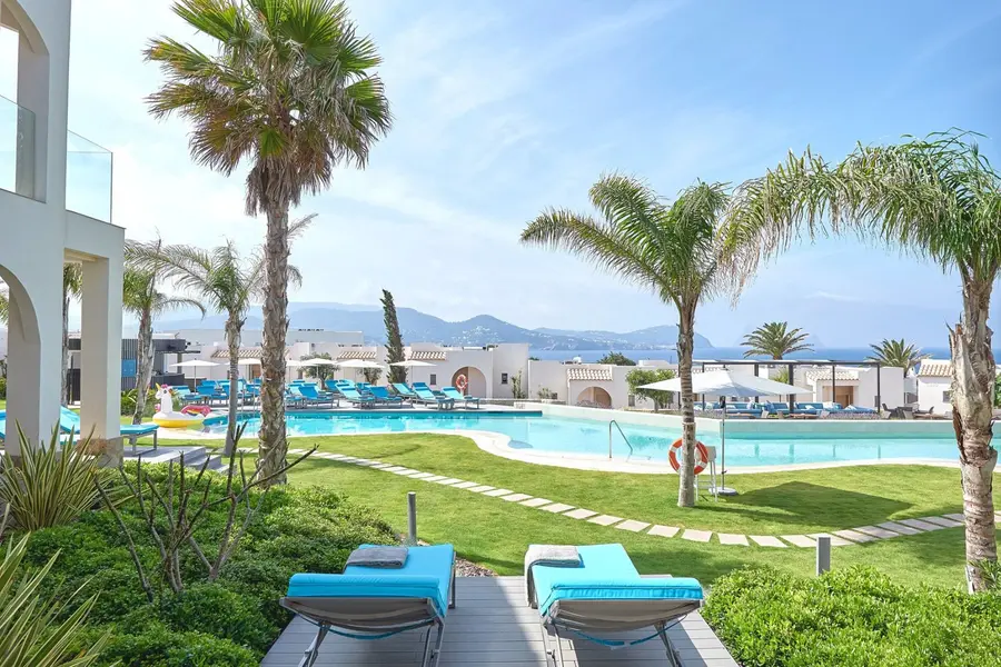 7P_Laguna-Suite-Two-Bedroom_9_W